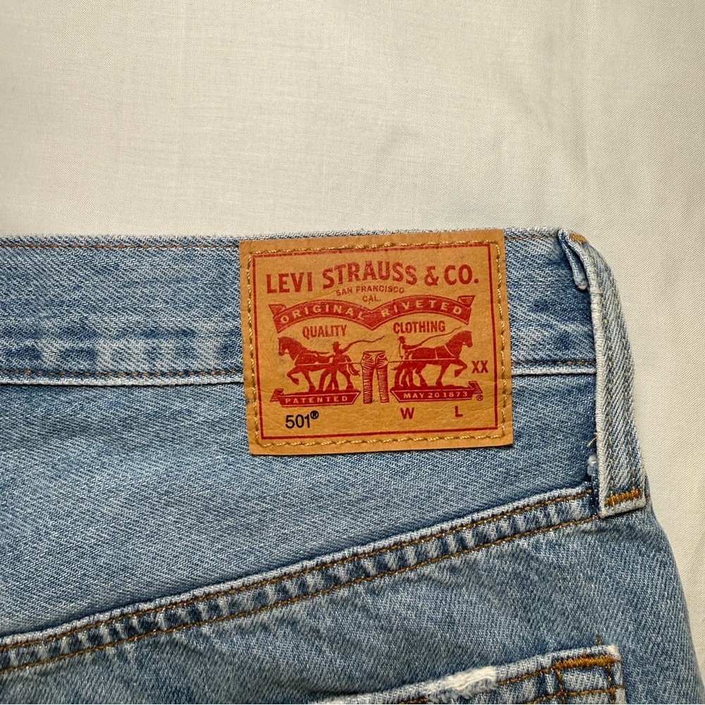 Levi's 501 Distressed Denim Shorts High Rise Button Fly Size 28 - Picture 3 of 9